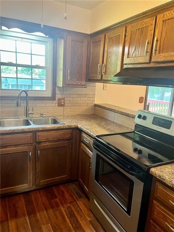 708 Britany Drive — photo 4