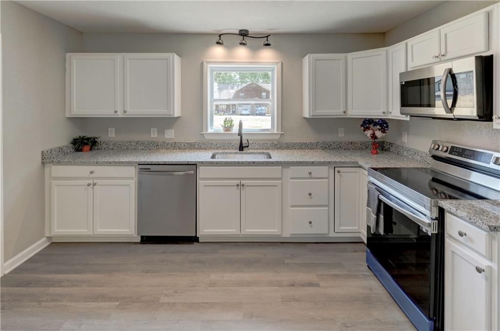 12823 W 92nd Street — photo 5