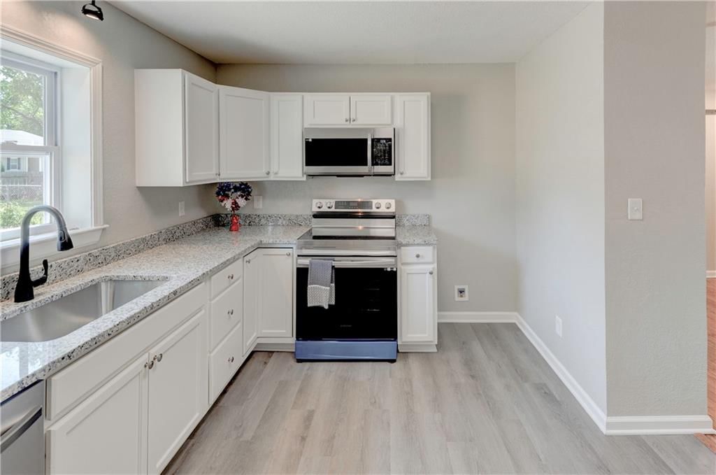 12823 W 92nd Street — photo 6