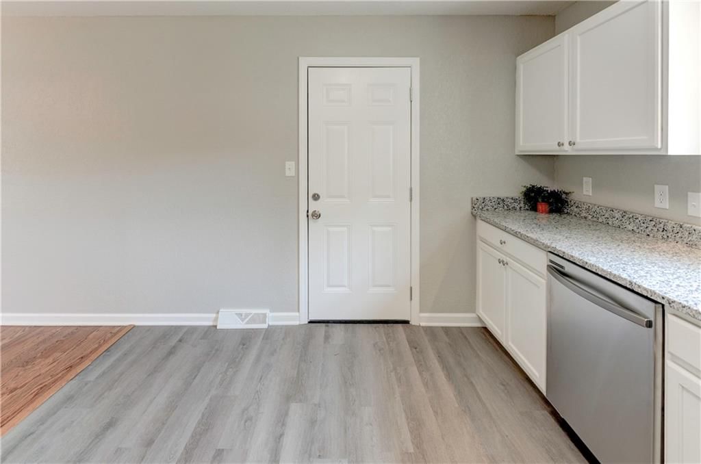 12823 W 92nd Street — photo 7