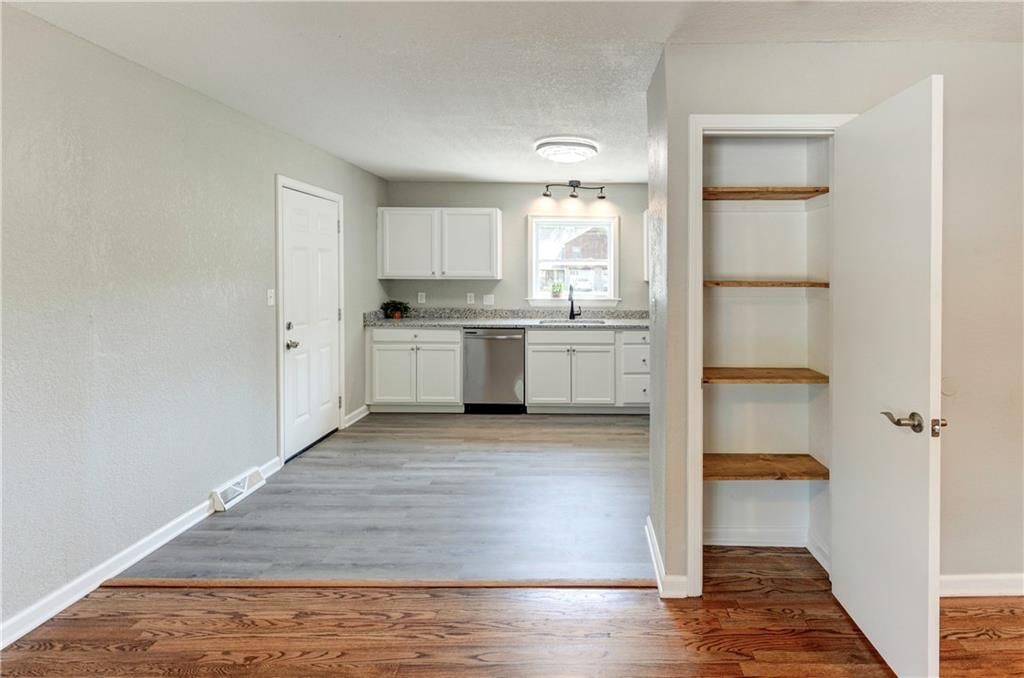 12823 W 92nd Street — photo 9