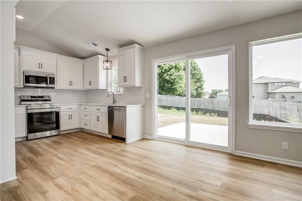 22430 S Jefferson Street — photo 8