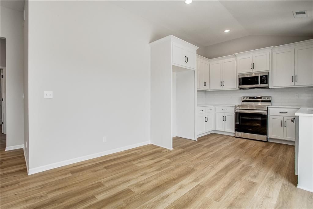 22430 S Jefferson Street — photo 9