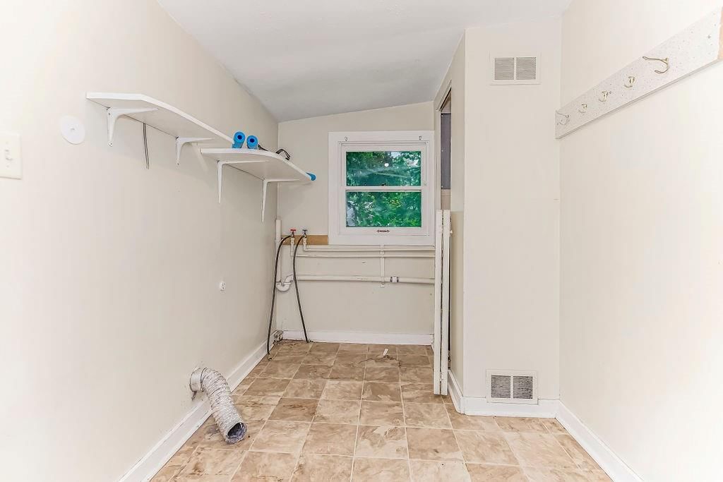 479 E Mill Street — photo 13