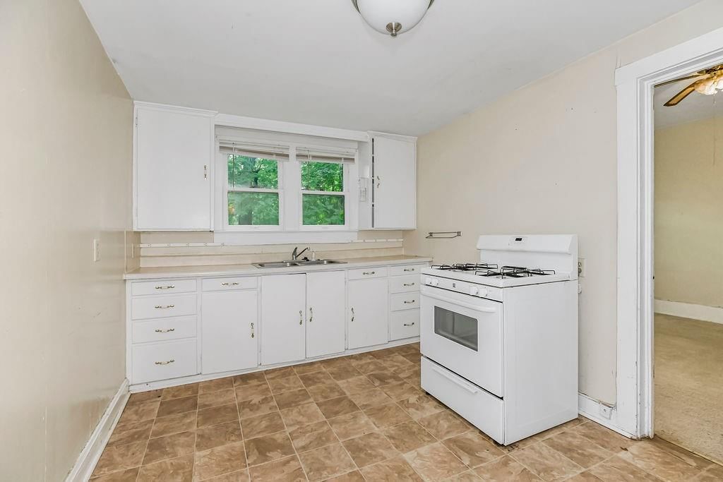 479 E Mill Street — photo 7