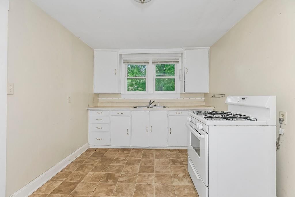 479 E Mill Street — photo 8