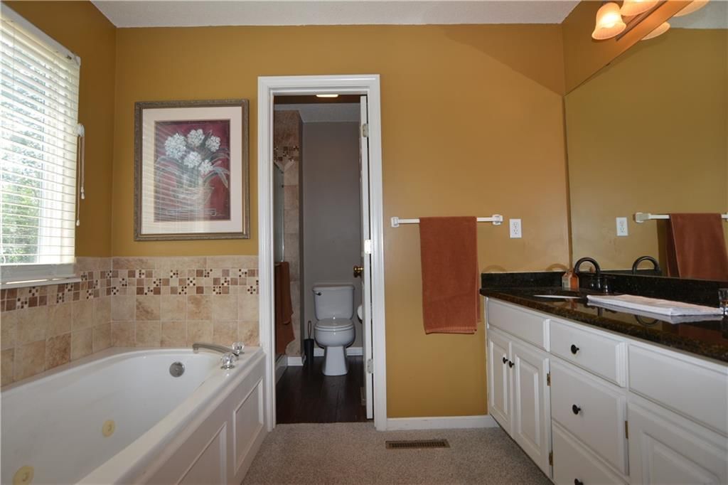 2033 SW Post Oak Road — photo 12