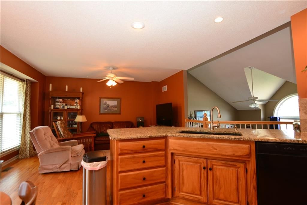 2033 SW Post Oak Road — photo 3