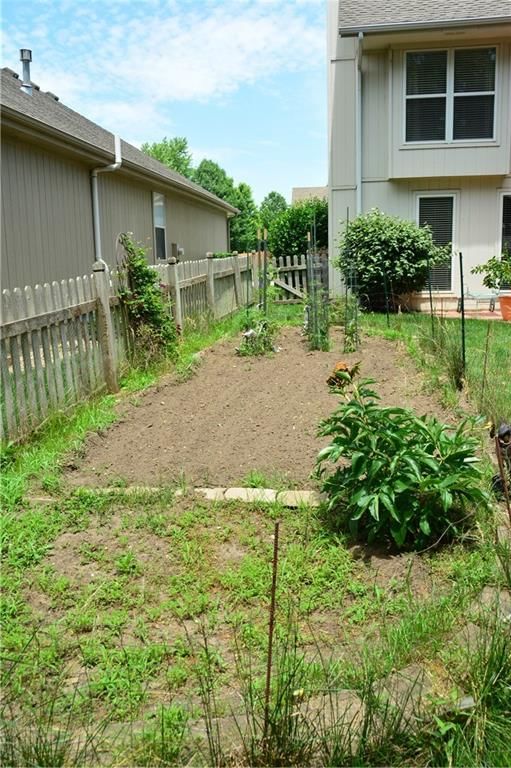 2033 SW Post Oak Road — photo 26