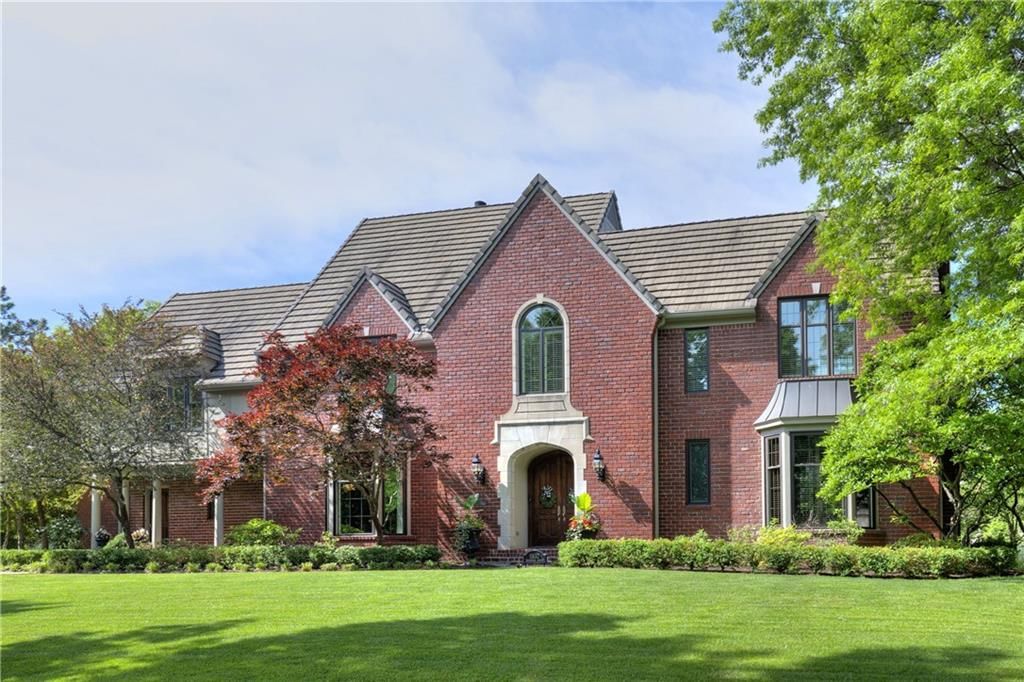11632 Brookwood Street, Leawood, KS