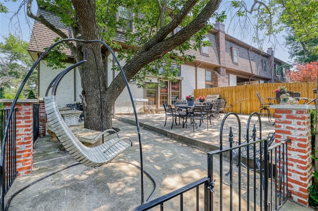 10156 Locust Street — photo 69