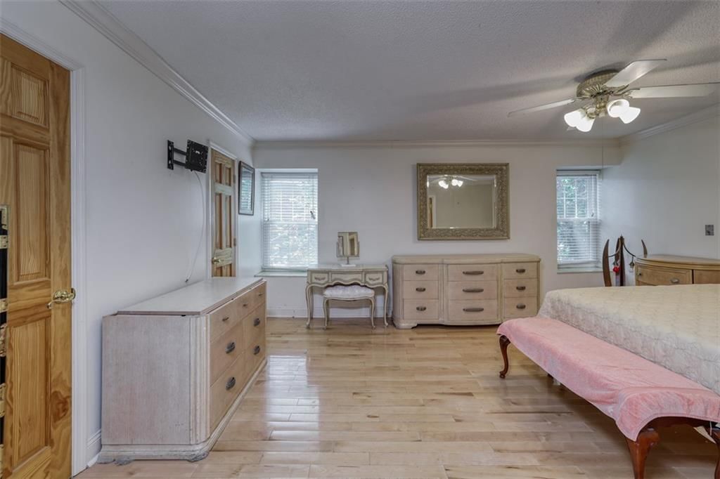 10156 Locust Street — photo 9