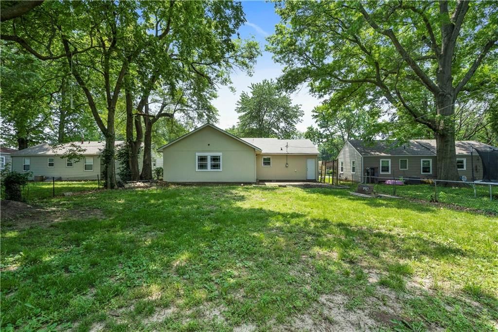 9006 E Gregory Boulevard — photo 18