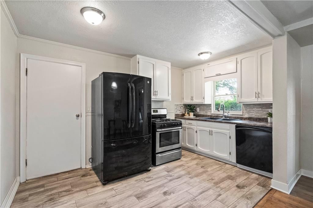 9006 E Gregory Boulevard — photo 7