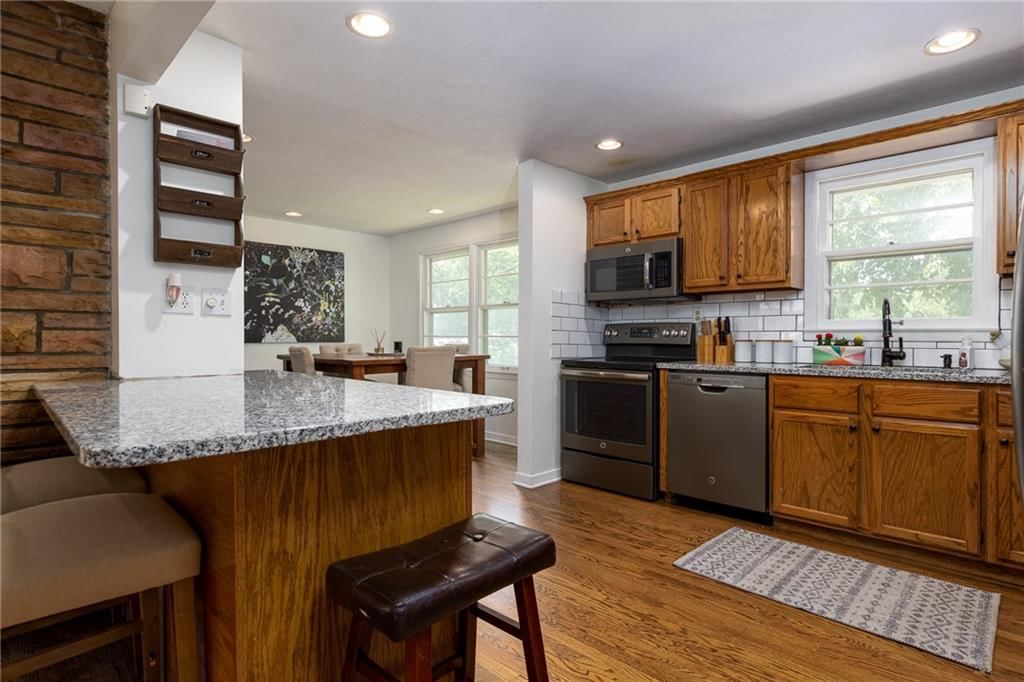 4424 N Grand Avenue — photo 13