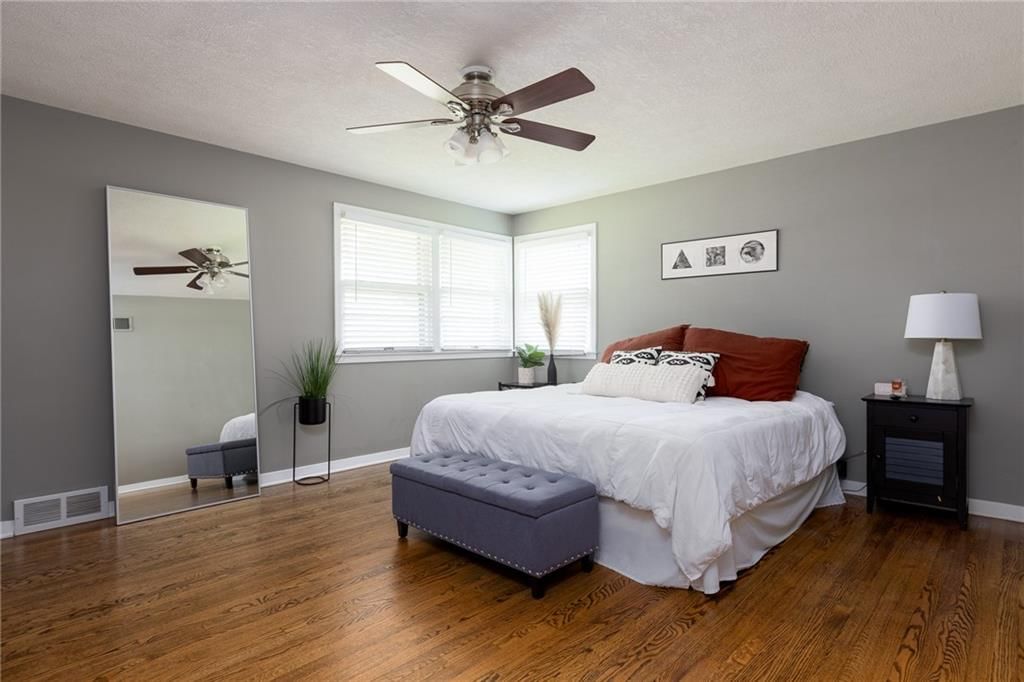 4424 N Grand Avenue — photo 22