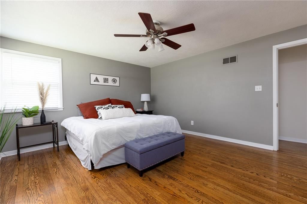 4424 N Grand Avenue — photo 23
