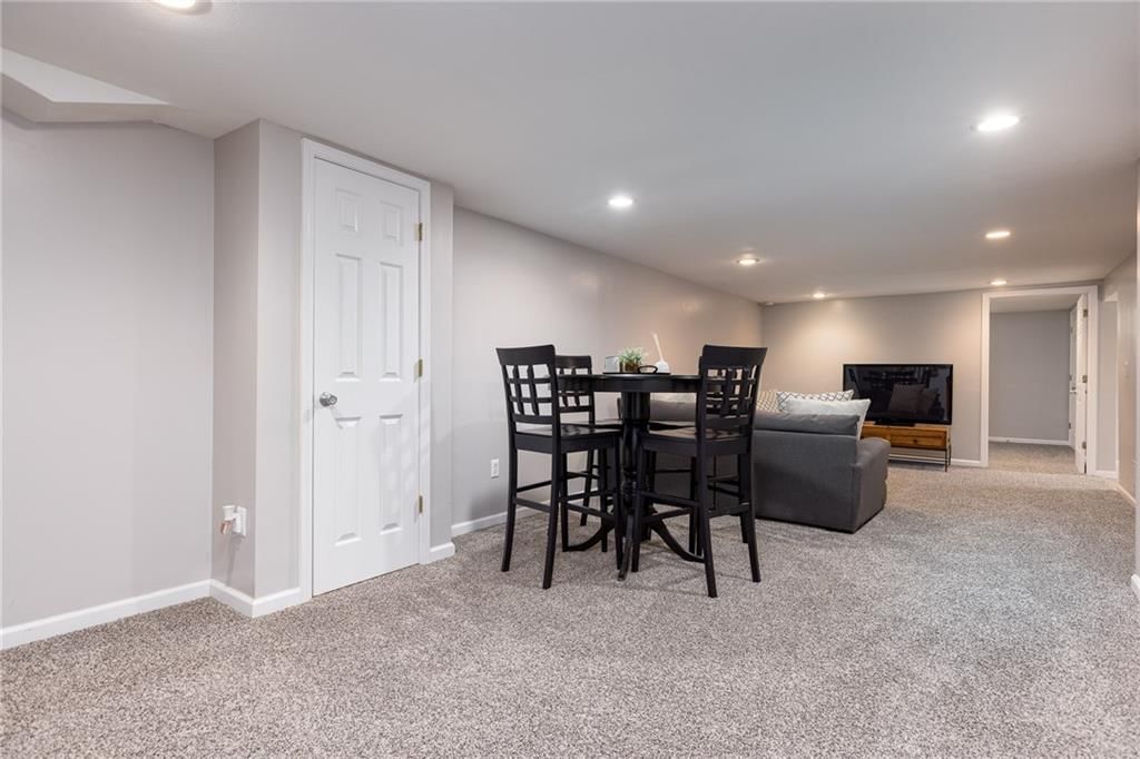 4424 N Grand Avenue — photo 30