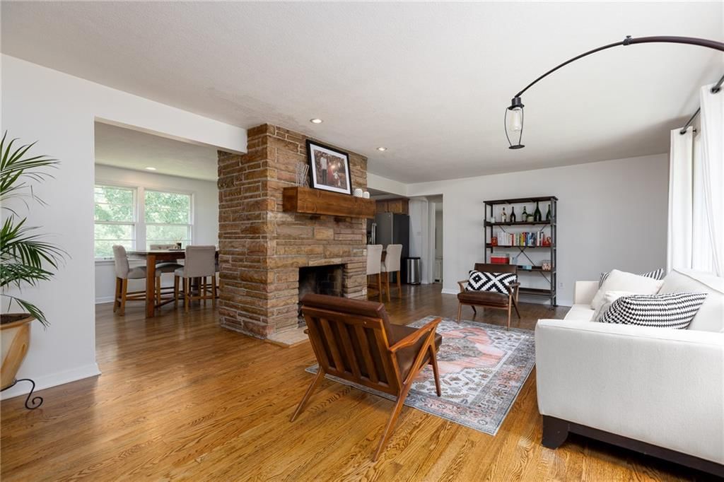 4424 N Grand Avenue — photo 7