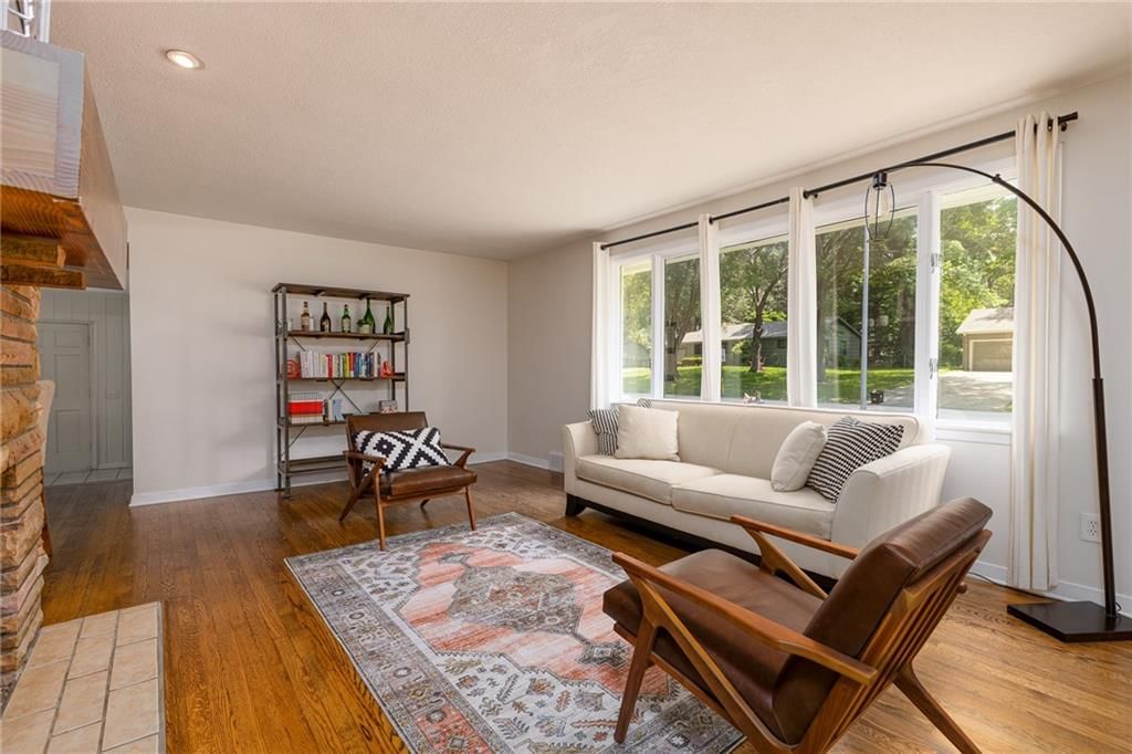 4424 N Grand Avenue — photo 8