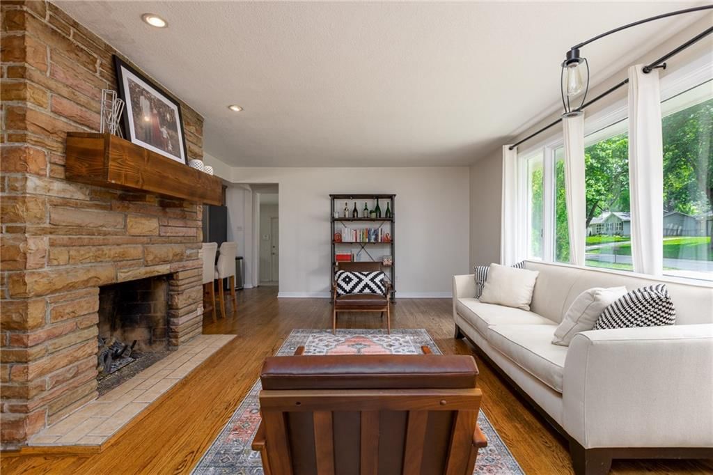 4424 N Grand Avenue — photo 9