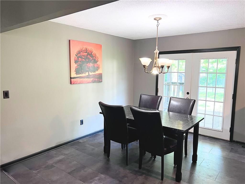 204 Bluebird Boulevard — photo 3