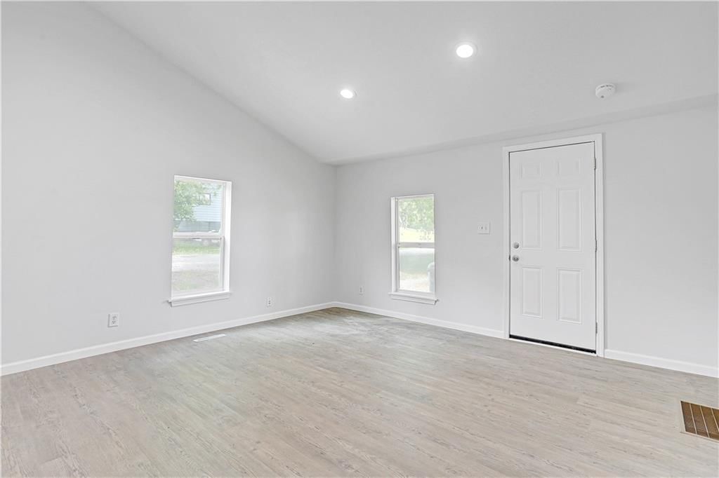 2530 S 42ND Street — photo 5