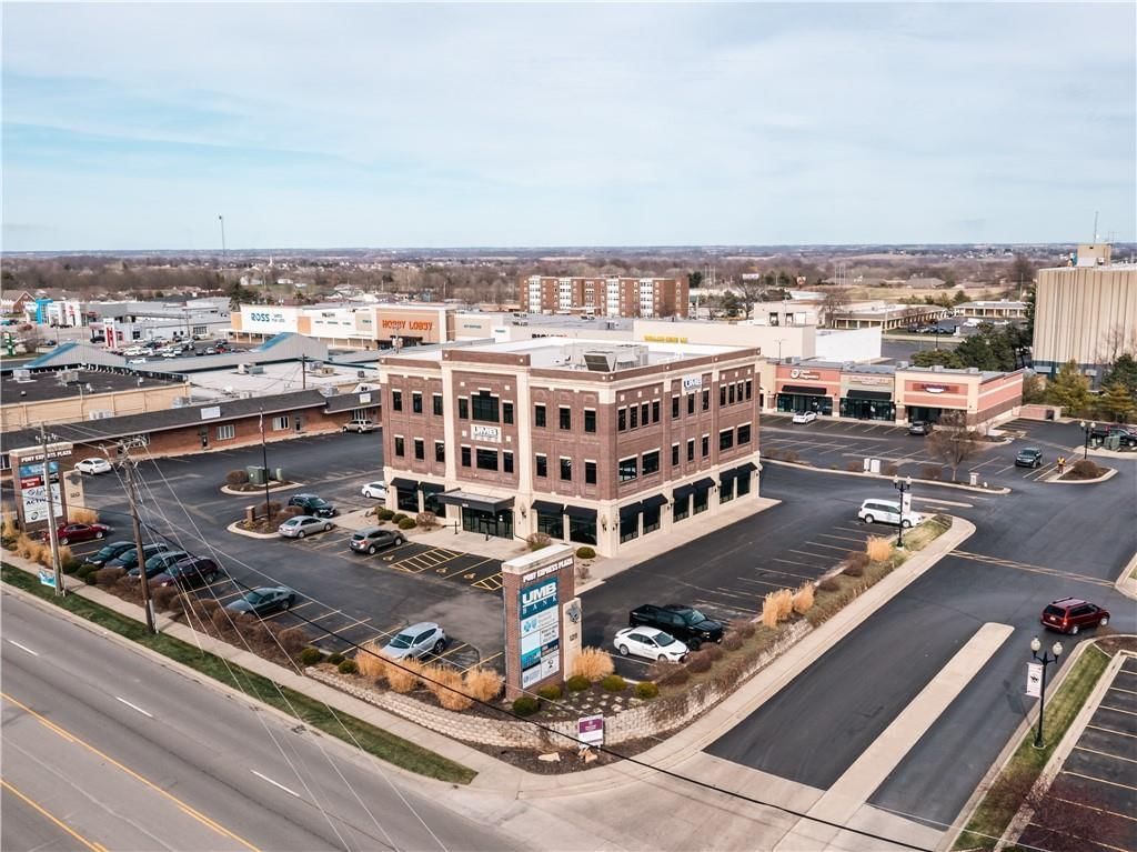 1211 N Belt Highway — photo 1
