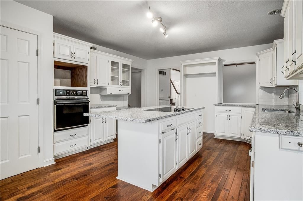 2900 NW Westbrooke Circle — photo 11