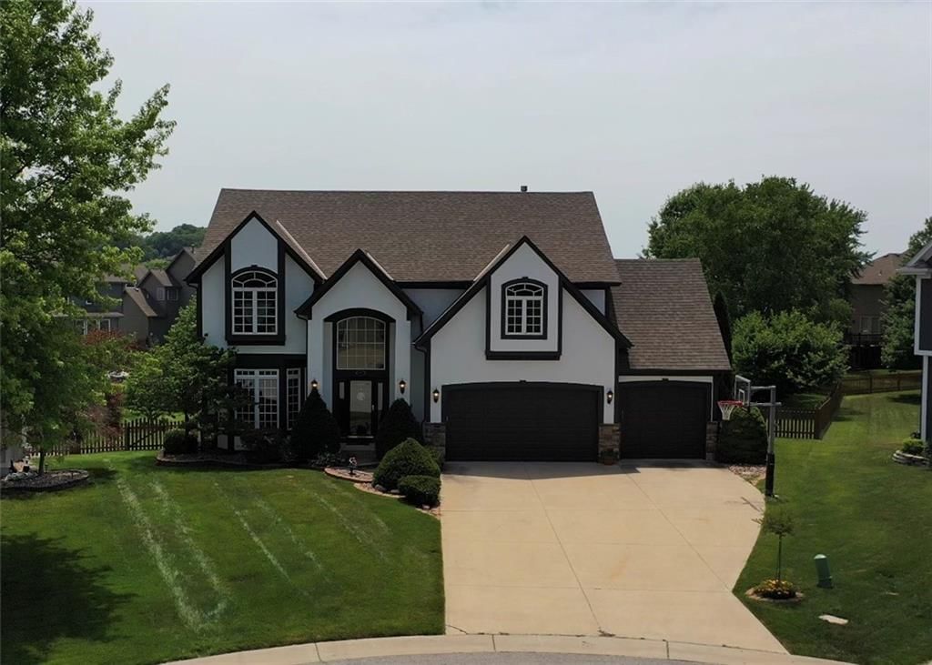 327 NE Lakes Edge Circle — photo 2