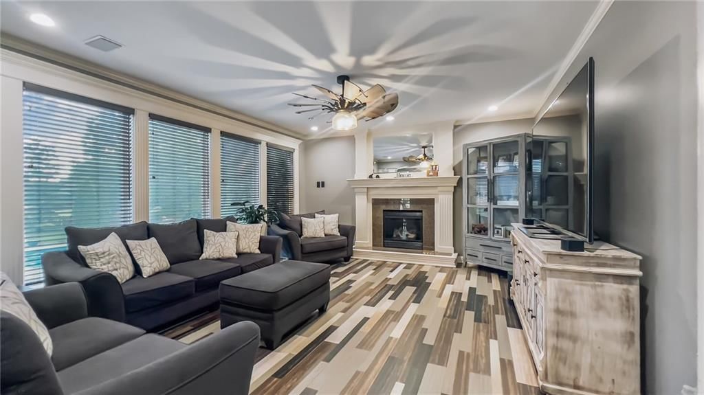 327 NE Lakes Edge Circle — photo 11