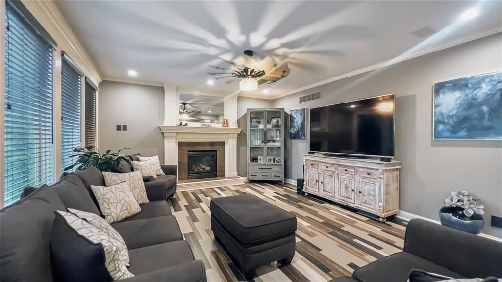 327 NE Lakes Edge Circle — photo 12