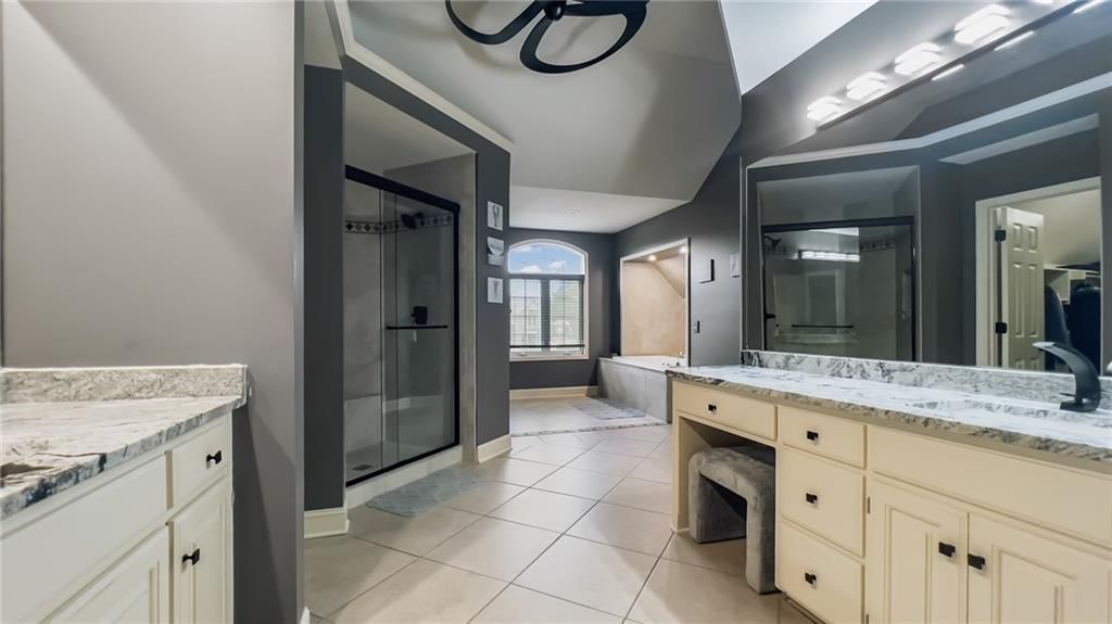 327 NE Lakes Edge Circle — photo 19