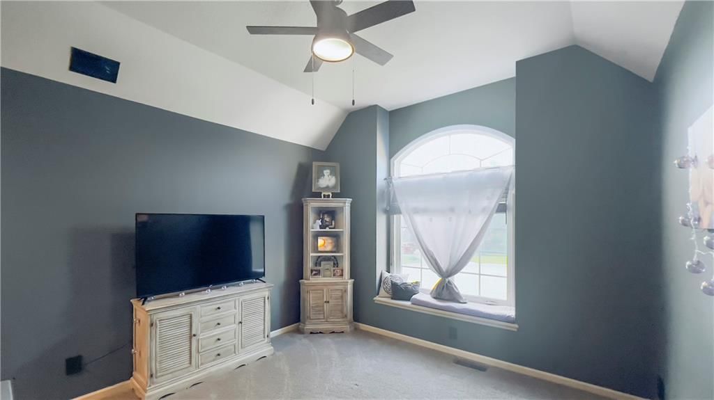 327 NE Lakes Edge Circle — photo 32
