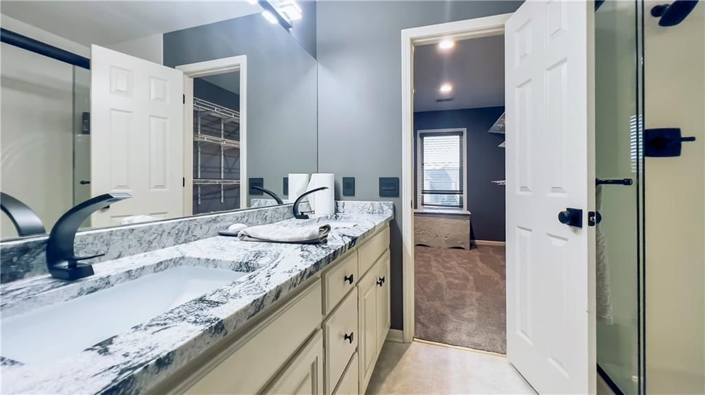 327 NE Lakes Edge Circle — photo 35