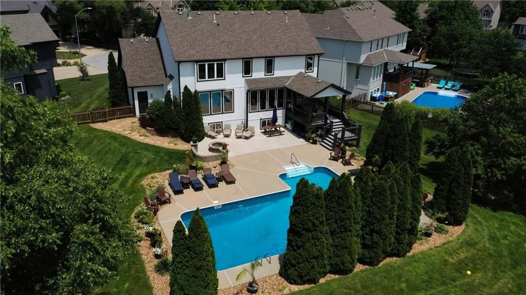327 NE Lakes Edge Circle — photo 49