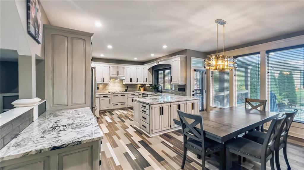 327 NE Lakes Edge Circle — photo 9