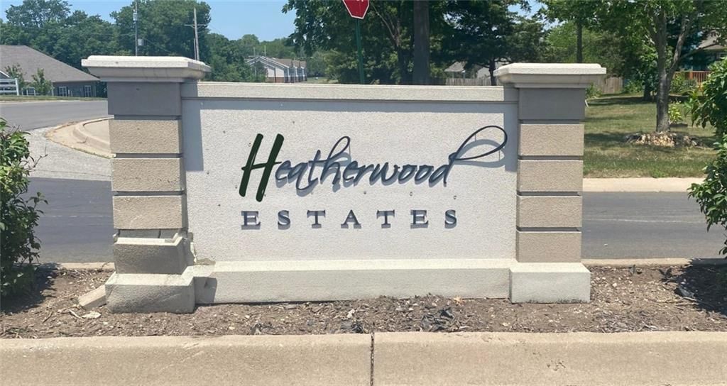 1217 Cottonwood Court, Paola, KS