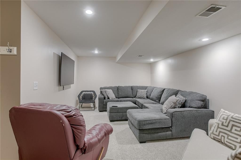 2317 NE OVERLAND Drive — photo 26