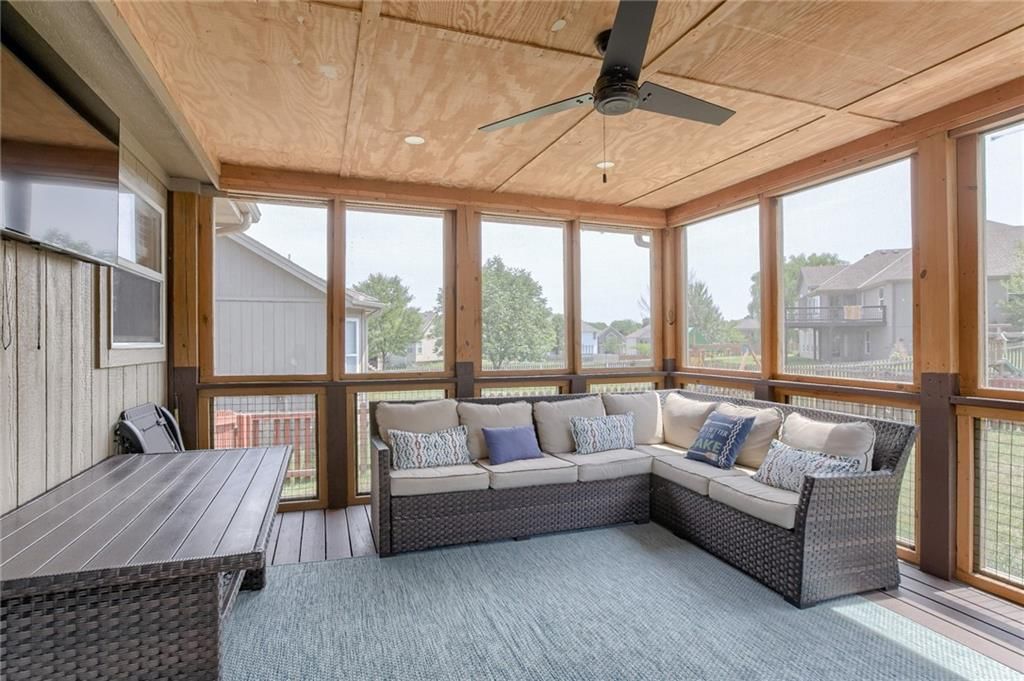 2317 NE OVERLAND Drive — photo 30