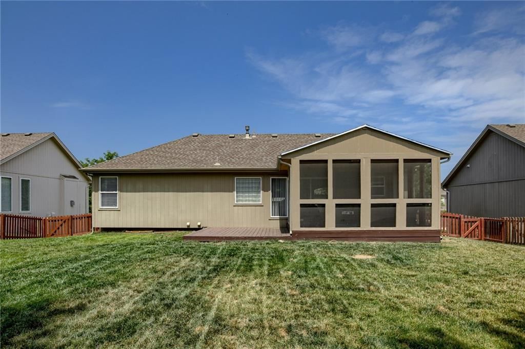 2317 NE OVERLAND Drive — photo 32