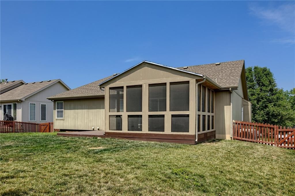 2317 NE OVERLAND Drive — photo 33