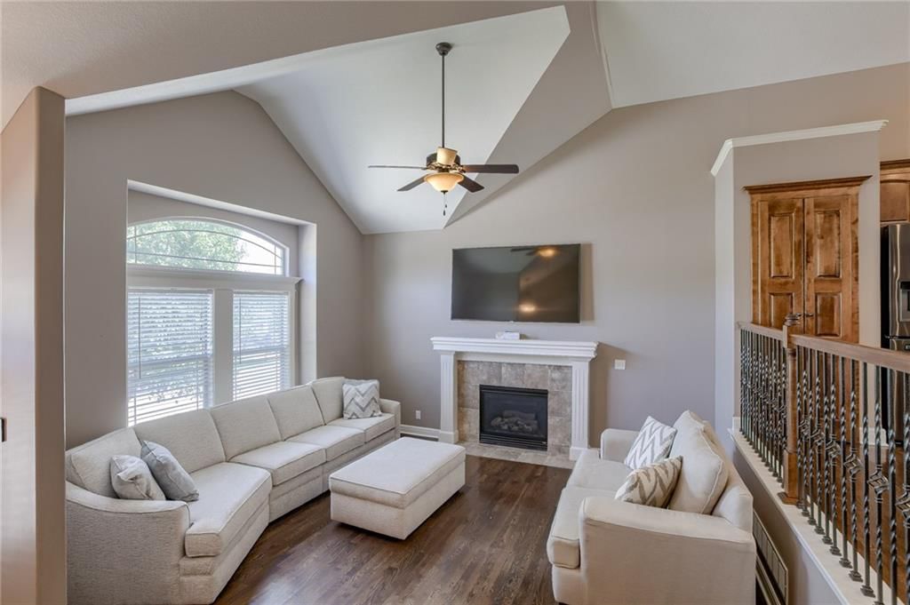 2317 NE OVERLAND Drive — photo 5