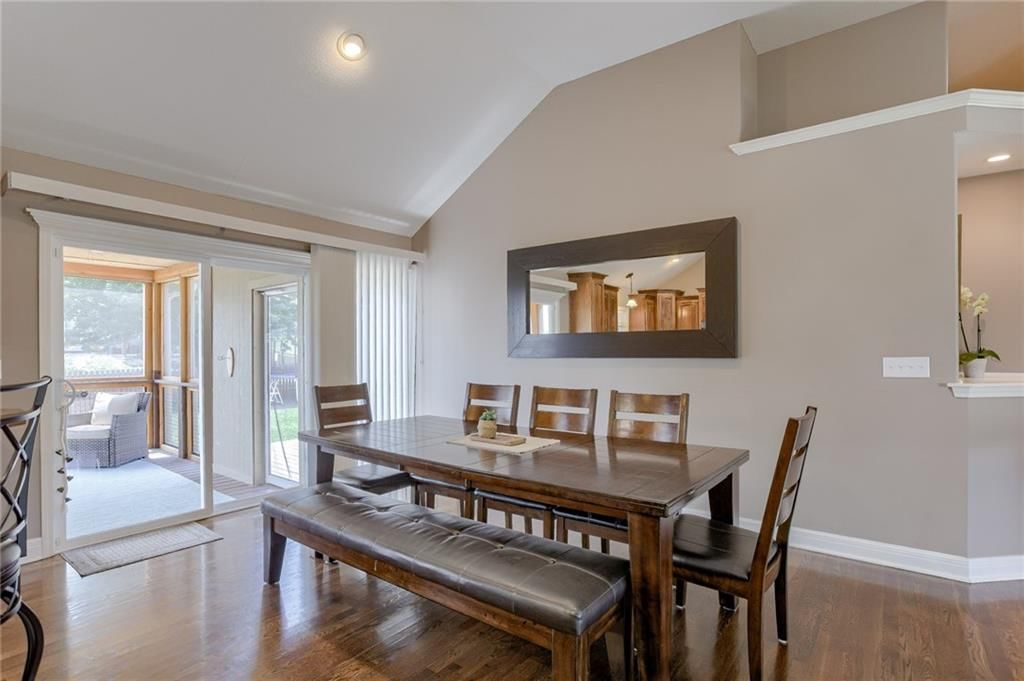 2317 NE OVERLAND Drive — photo 8