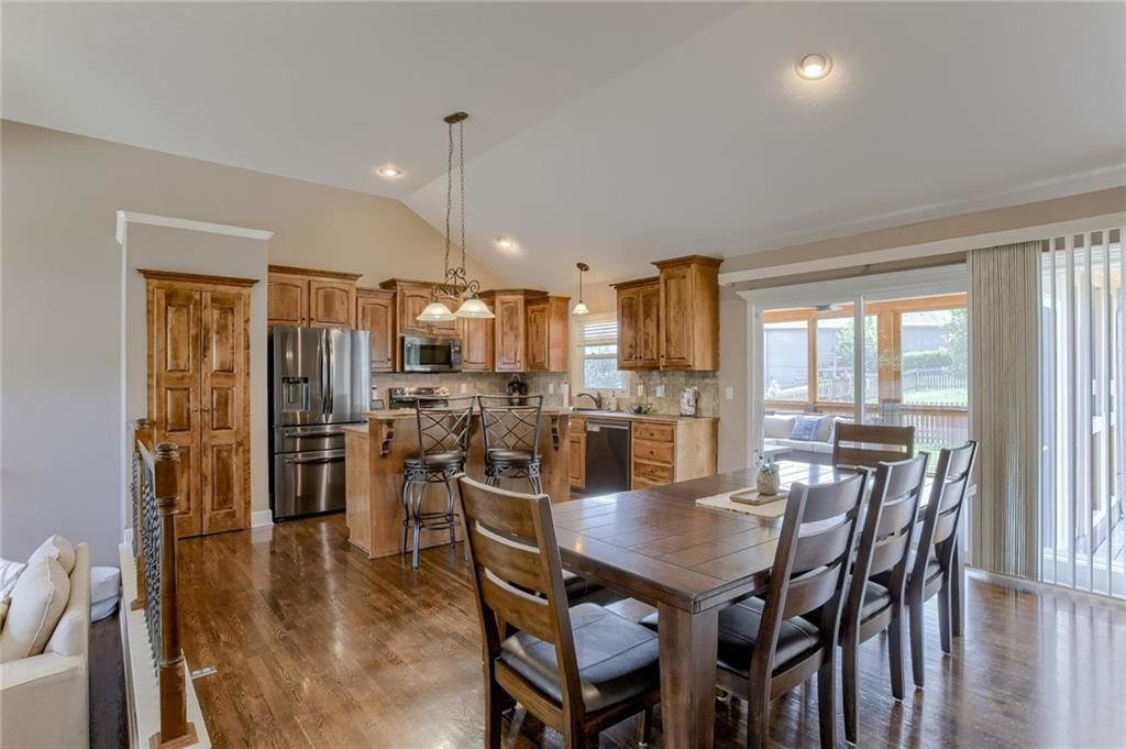2317 NE OVERLAND Drive — photo 9