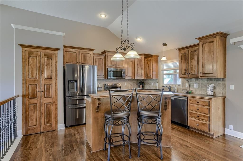 2317 NE OVERLAND Drive — photo 10