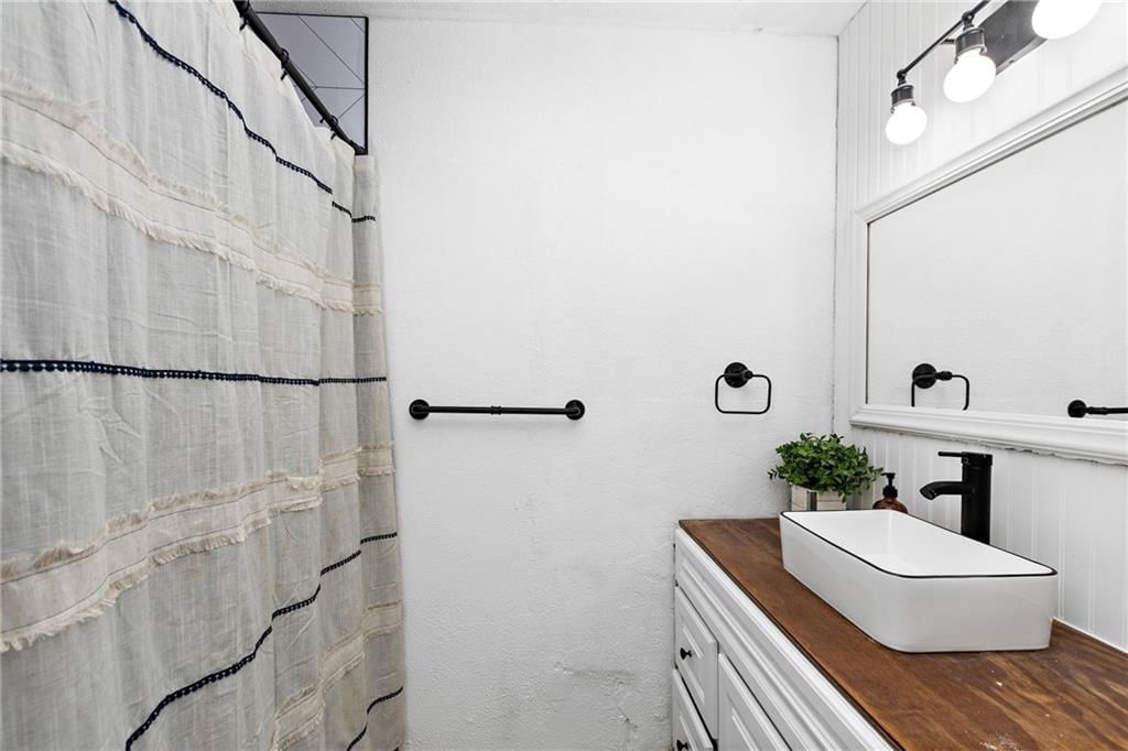 1477 Hampton Court — photo 14