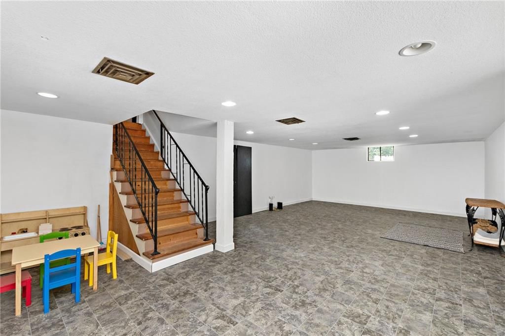 1477 Hampton Court — photo 21