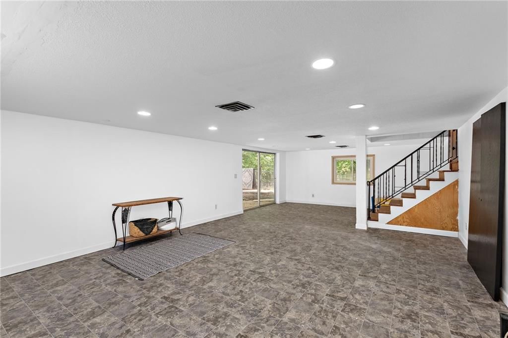 1477 Hampton Court — photo 22