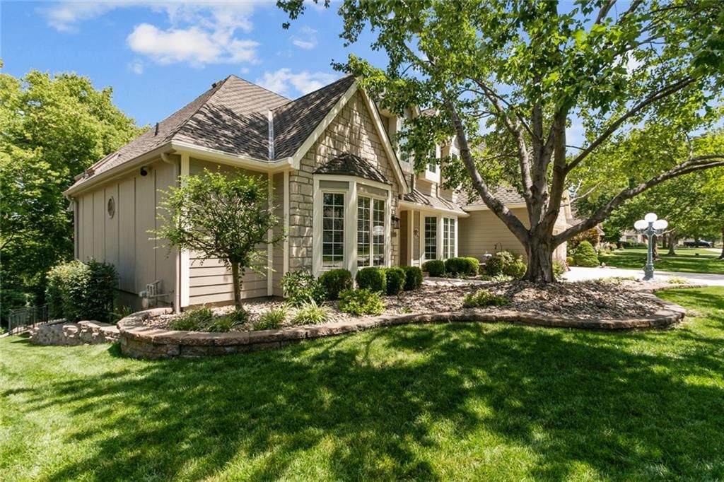 1032 NW High Point Drive — photo 3